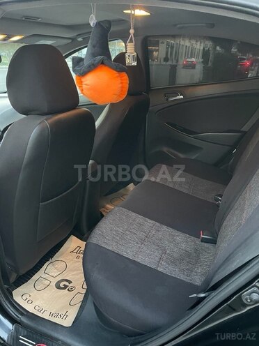 Hyundai Accent-17