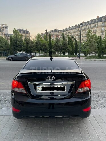 Hyundai Accent-5