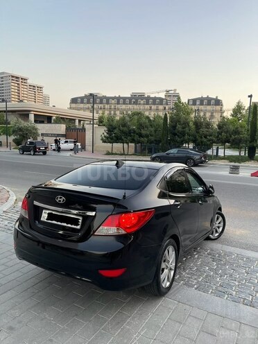 Hyundai Accent-4