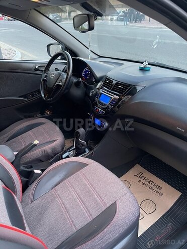 Hyundai Accent-15