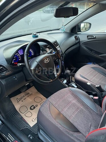 Hyundai Accent-14