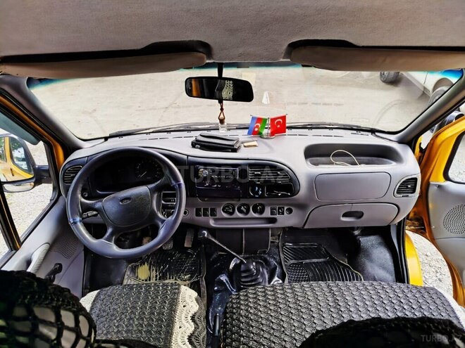 Ford Transit-3