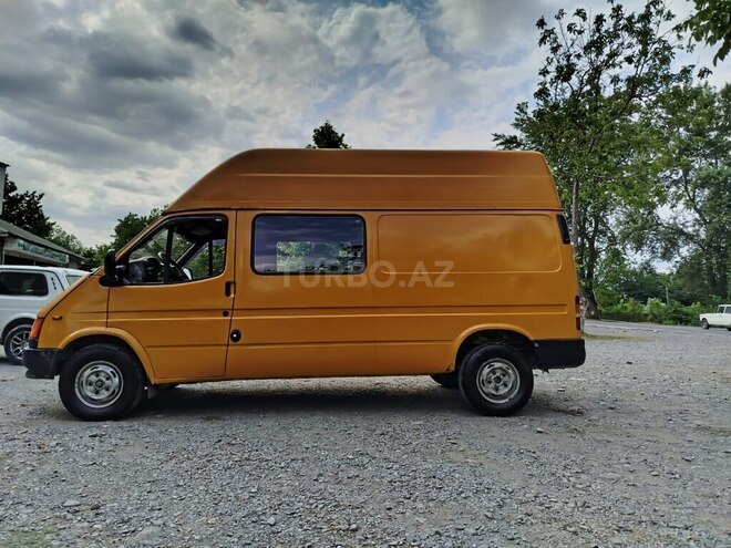 Ford Transit-4