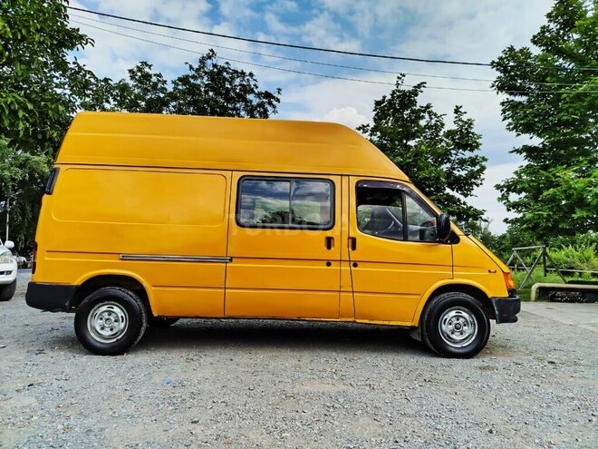 Ford Transit-5