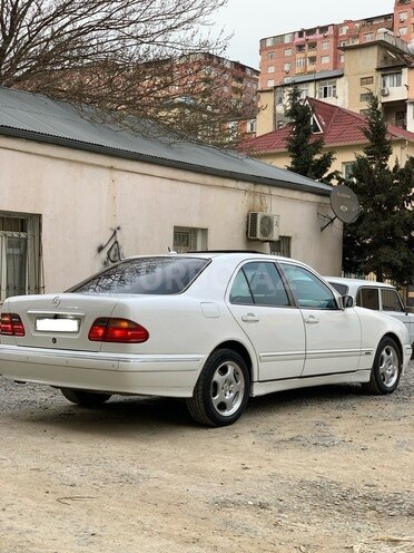 Mercedes E 270-6