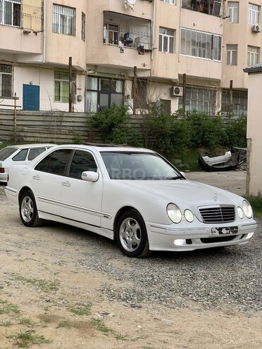 Mercedes E 270-10