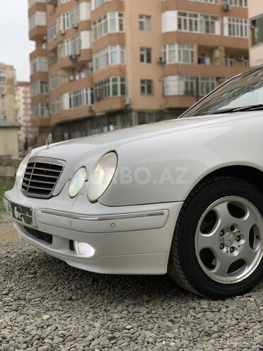 Mercedes E 270-8