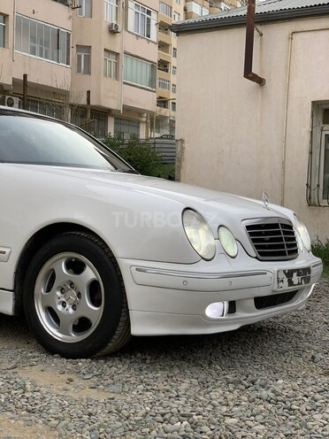 Mercedes E 270-7
