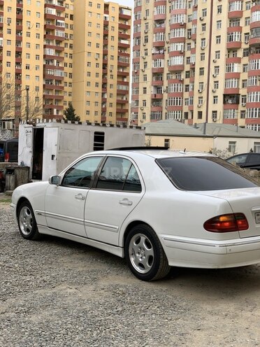 Mercedes E 270-4