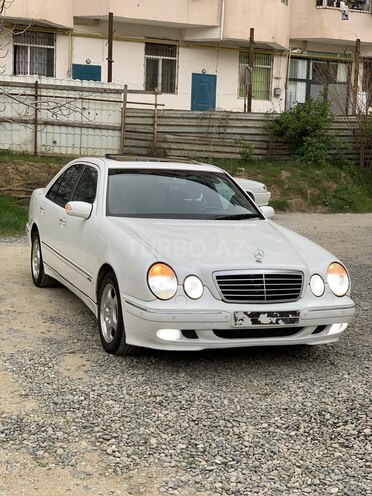 Mercedes E 270-3