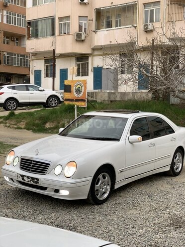 Mercedes E 270-2