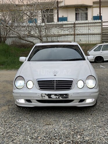 Mercedes E 270-5