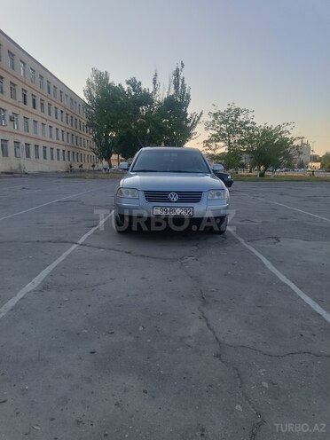 Volkswagen Passat-1