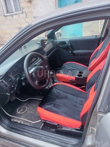 Opel Vectra-9