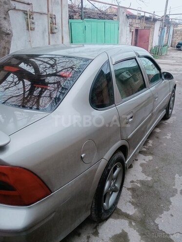 Opel Vectra-12