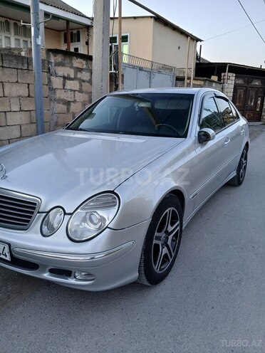 Mercedes E 270-10