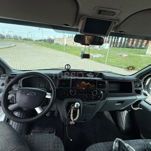 Ford Transit-9