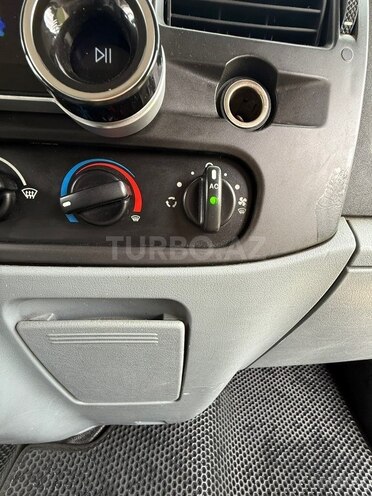 Ford Transit-10