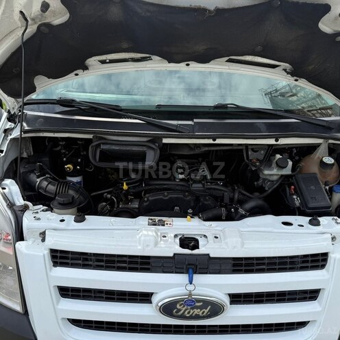Ford Transit-8