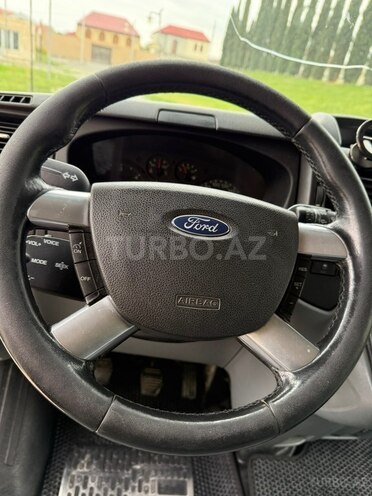 Ford Transit-11