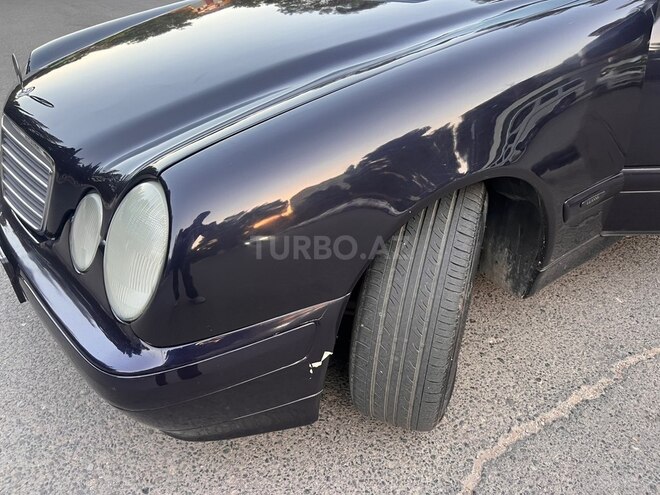 Mercedes E 270-7