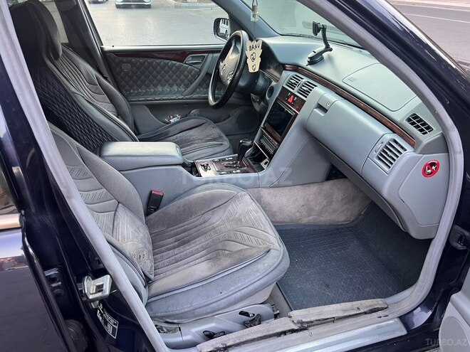 Mercedes E 270-10