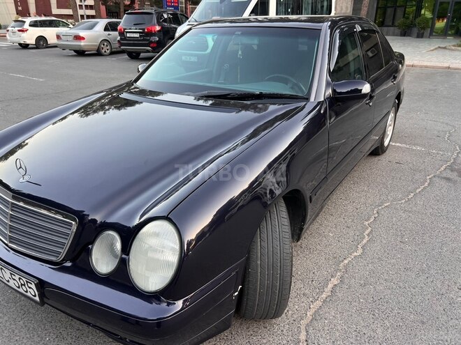 Mercedes E 270-3