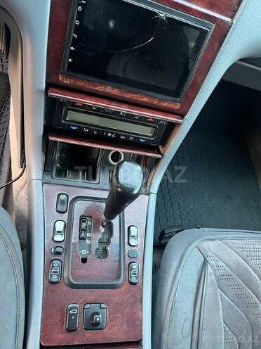 Mercedes E 270-8