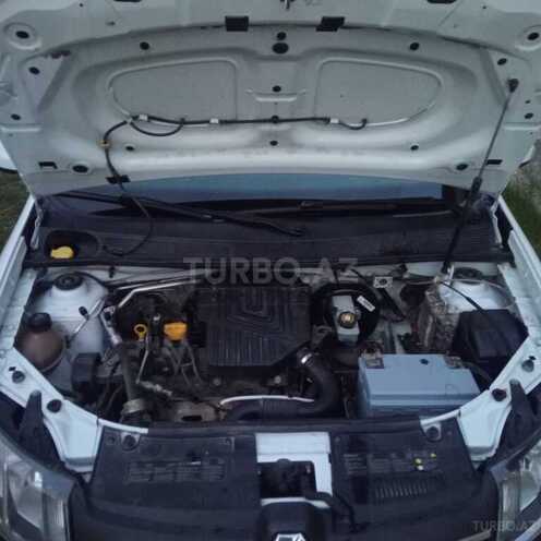 Renault Logan-6