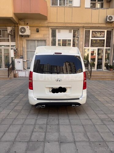 Hyundai H-1-2