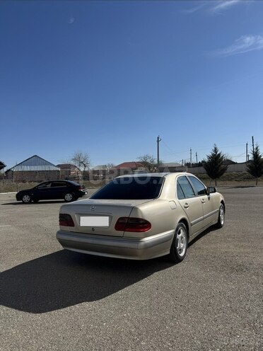 Mercedes E 220-7