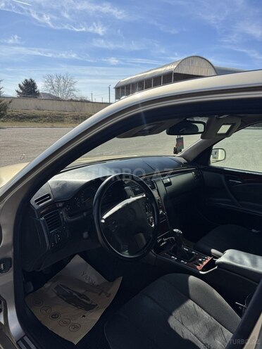 Mercedes E 220-5