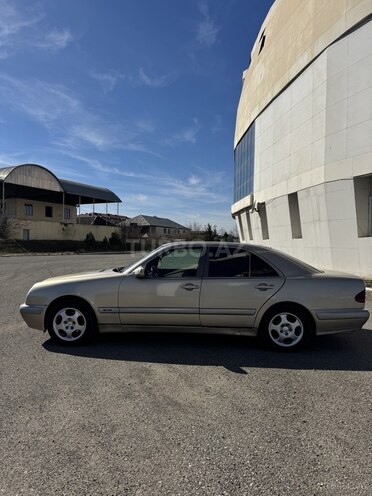 Mercedes E 220-3