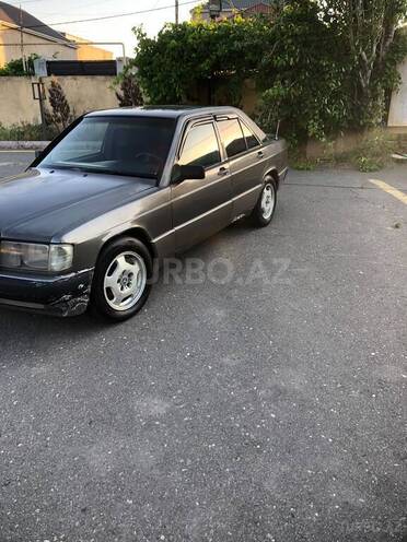 Mercedes 190-2