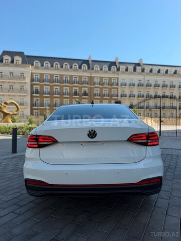 Volkswagen Passat-8