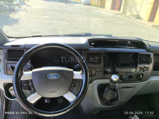 Ford Transit-8