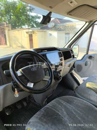 Ford Transit-9