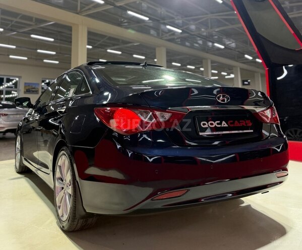 Hyundai Sonata-12