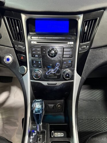 Hyundai Sonata-24