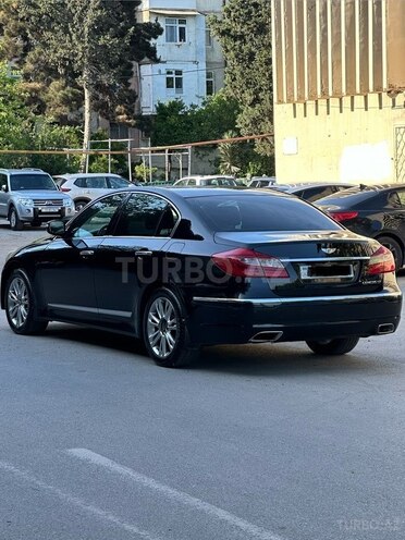 Hyundai Genesis-5