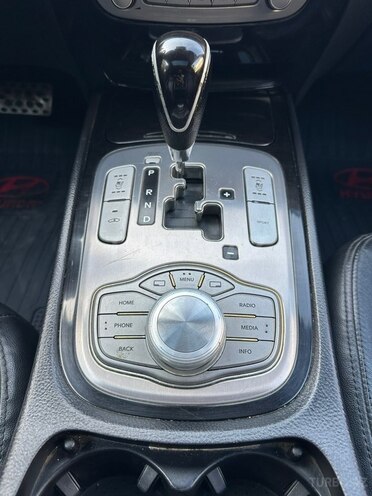Hyundai Genesis-2