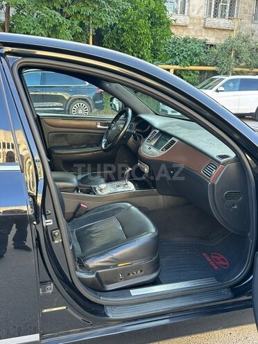 Hyundai Genesis-10