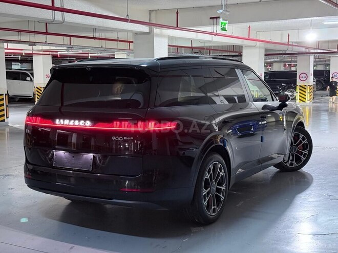 Lynk & Co 900-8