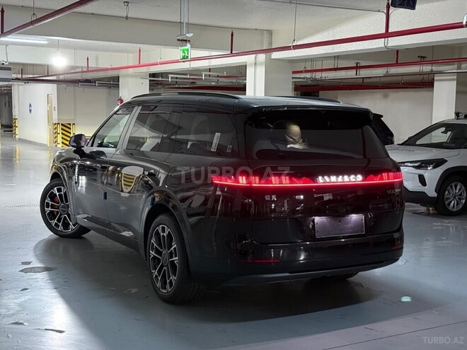 Lynk & Co 900-9