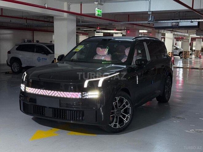 Lynk & Co 900-4
