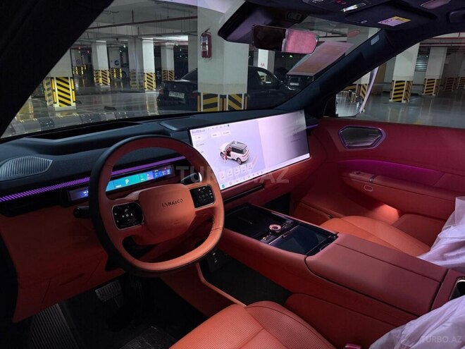 Lynk & Co 900-10
