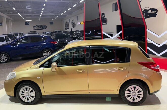 Nissan Tiida-6