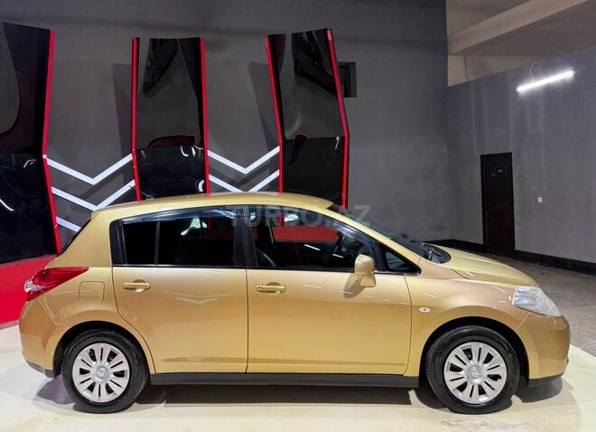 Nissan Tiida-5