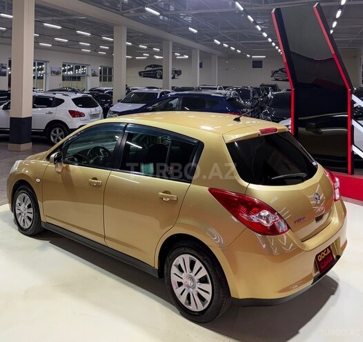 Nissan Tiida-7