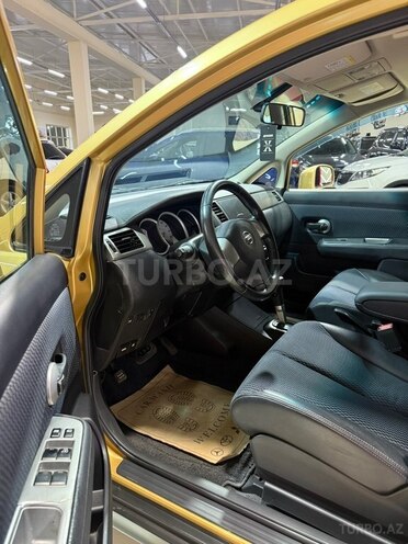 Nissan Tiida-11